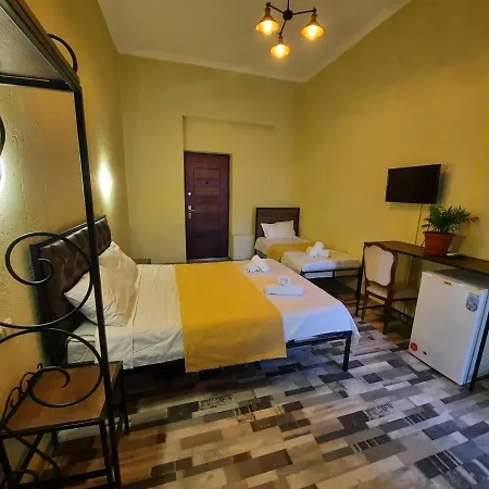 Green Flower Hotel Kutaisi Zewnętrze zdjęcie
