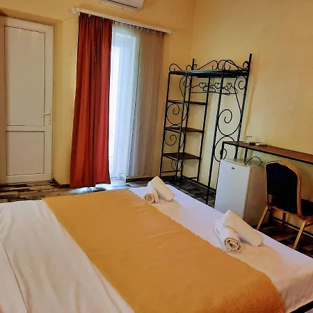 Green Flower Hotel Kutaisi Zewnętrze zdjęcie
